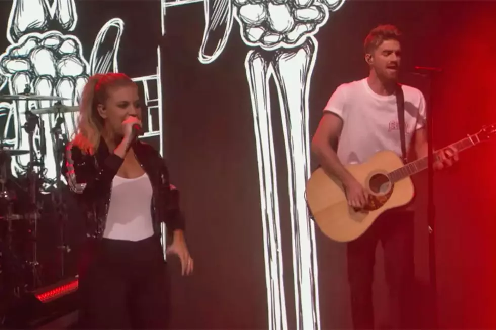 See Kelsea Ballerini and the Chainsmokers Perform ‘This Feeling’ for the First Time on ‘Ellen’